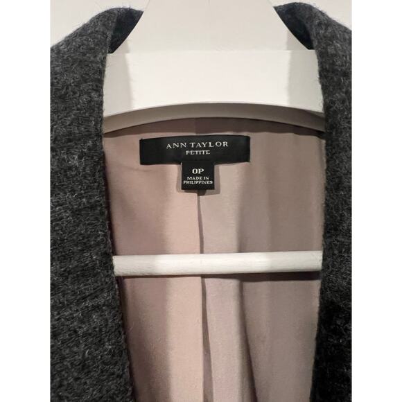 Ann Taylor Women’s Petite Wool Cropped Fitted Blazer Gray 0P Business Casual - Picture 5 of 7